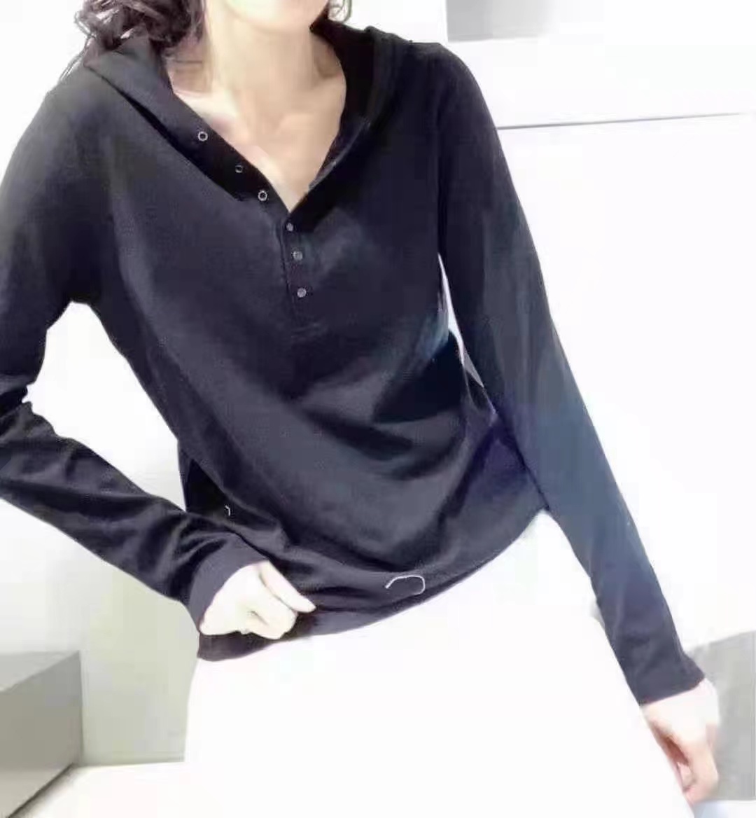 黑色