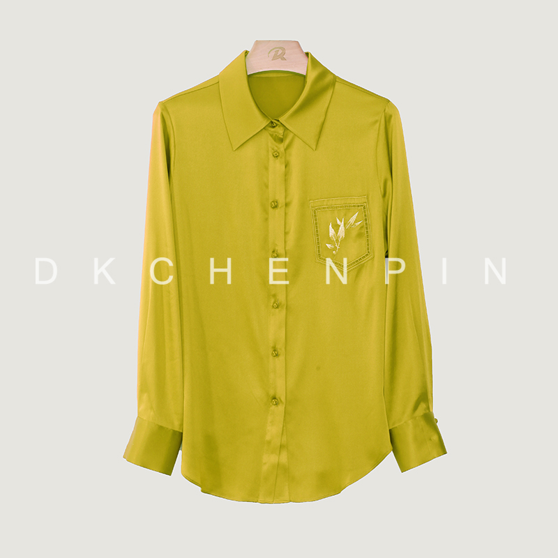 黄绿色