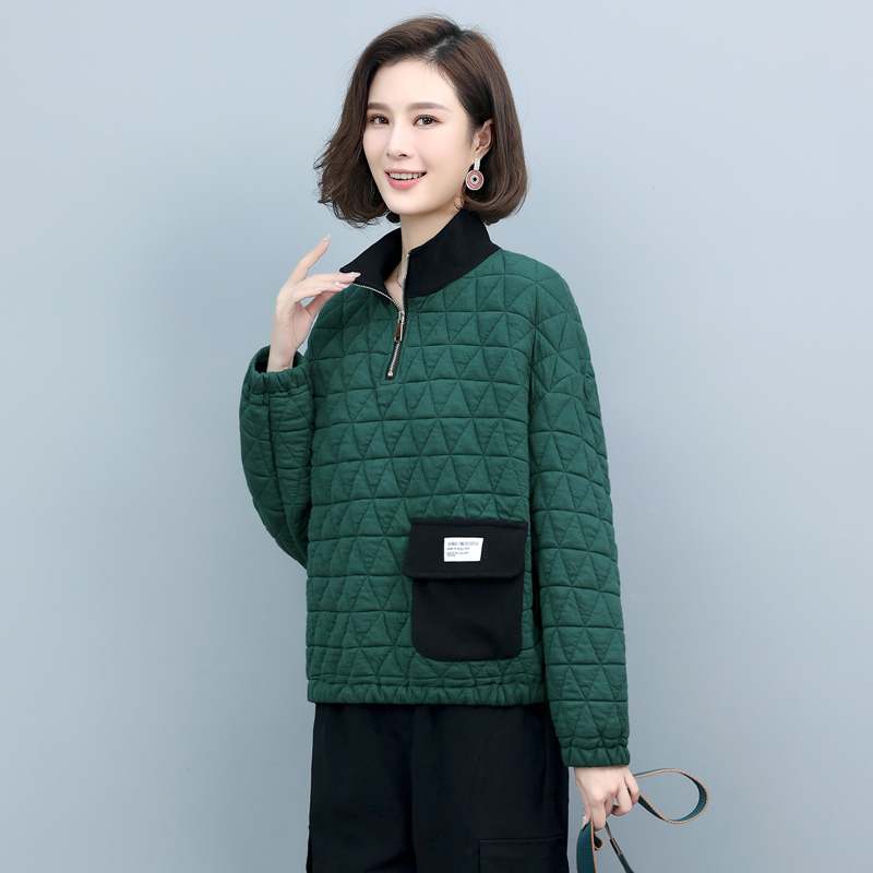 深绿色
